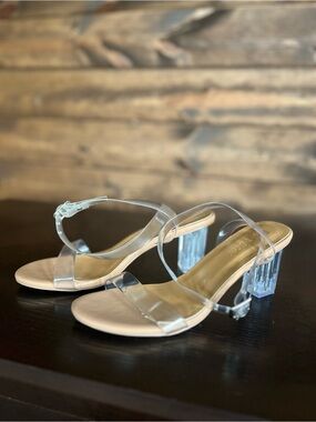 SHEIN Clear Strap Block Heel Sandals Women’s Size 7.5 Nude Lucite Heels